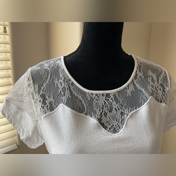 CAbi Flirt Tee White Fitted Short Sleeve Blouse - Picture 2 of 11